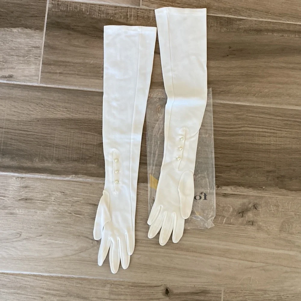 Vintage Fownes 6 opera length gloves